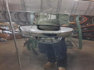 Manija de puerta lateral exterior pasajero Rh Passat Sku #4247154 2014 Foto 1 de 4