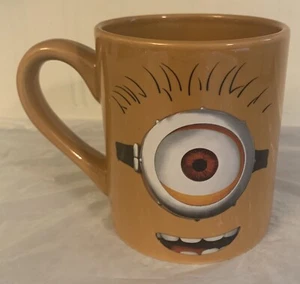 Taza Universal Studios Despicable Me Minion “Kevin” 14oz Regalo de Navidad - Imagen 1 de 6