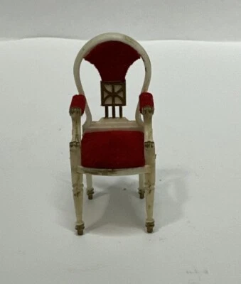 Sillas de terciopelo rojo para casa de muñecas miniatura de plástico vintage IDEALES *ver fotos una reparación Foto 1 de 4