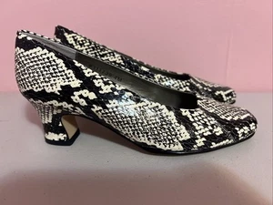 NEW Women’s Ros Hommerson Size 4 Black White Snakeskin Pumps Leather 1.75” Heel - Picture 1 of 6
