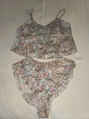 Conjunto de 2 piezas de lencería floral cachemira etiqueta dorada Victoria's Secret años 90 de colección talla S Foto 1 de 4