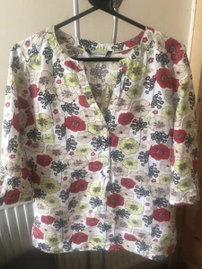 Laura Ashley 3/4 Sleeves Top/ 100% Linen/flowers Pattern/v-neck/ Laura Ashley - Picture 1 of 7