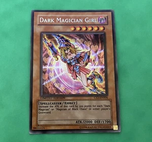 Yu-Gi-Oh! Dark Magician Girl CT2-EN004 Secret seltene limitierte Auflage LP - Bild 1 von 3