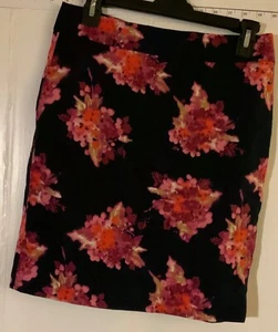 Ann Taylor Loft woman’s size 2 black floral skirt about 19 1/2” long - Picture 1 of 3