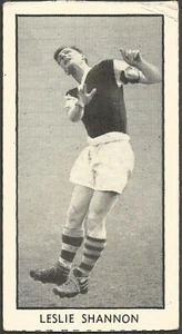 D C THOMSON-FAMOUS FOOTBALLERS-1956-#23-BURNLEY-LESLIE SHANNON - Bild 1 von 2