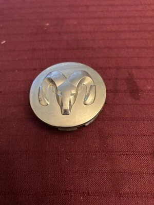 Tapa central rueda satinada Dodge RAM Dakota Durango Avenger 5290814AA Foto 1 de 2