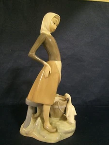 Girl with Milk Pail Lladro Collectible Figurine*4682* Retired. Glazed. Mint - Picture 1 of 5