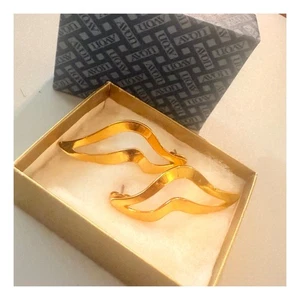 1980’s Avon Bright Gold Squiggle Drop Earrings, Lip Shaped Pierced Earrings, NEW - Picture 1 of 7