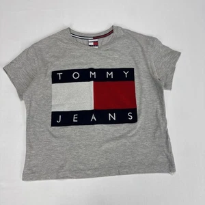 Y2K TOMMY JEANS T Shirt Woman’s XS Grey Short Sleeve Big Fur Flag Distressed - Picture 1 of 10