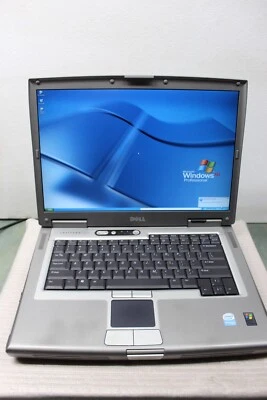 Dell D810 (2,00 GHz/2,0 GB/120 GB/DVDRW) WUXGA Windows XP PRO, puerto serie Foto 1 de 4