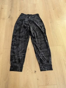 Lululemon Align Cropped Jogger 23" Heritage 365 Camo Deep Coal Multi Größe 6 - Bild 1 von 6