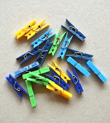 Kunststoff Klammer 4 Farben 32x5 mm Deko Klammer Wäscheklammer mini Clip 20Stück - Bild 1 von 4