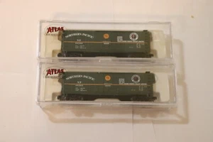 N SCALE 2 PC LOT ATLAS 40' PLUG DOOR BOX CAR " NORTHERN PACIFIC " - Foto 1 di 3
