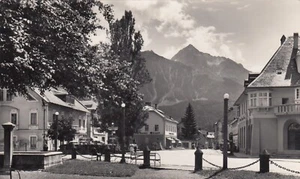 CARTOLINA *71 KOTSCHACH AUSTRIA IM GAILTAL HAUPTPLATZ MIT POLINIK VIAGGIATA 1950 - Picture 1 of 2
