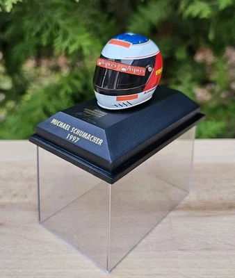 Michael Schumacher Helm Ferrari F310B von 1997 1:8 Minichamps  - Bild 1 von 4