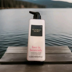 Victoria's Secret LOVE IS HEAVENLY Duftlotion - volle Größe 8,4 Oz. - NEU - Bild 1 von 2