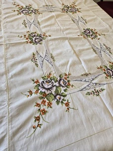 Vintage Kreuzstich Tischdecke 84 x 66 Baumwolle Blumen Ranken Rankgitter A++ sehr schön - Bild 1 von 16