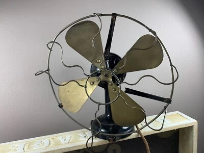 Antiguo ventilador pesado - antiguo ventilador de mesa eléctrico - aspas de latón - decoración del país Foto 1 de 4