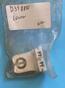 *NOS* D39BB81 LEVITON TURN TYPE LAMPHOLDER - Picture 1 of 3