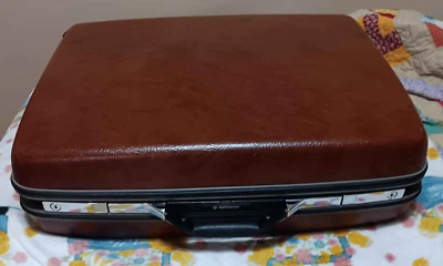 Винтажный жесткий чемодан Samsonite Silhouette 25 дюймов бордовый на колесиках - Изображение 1 из 4
