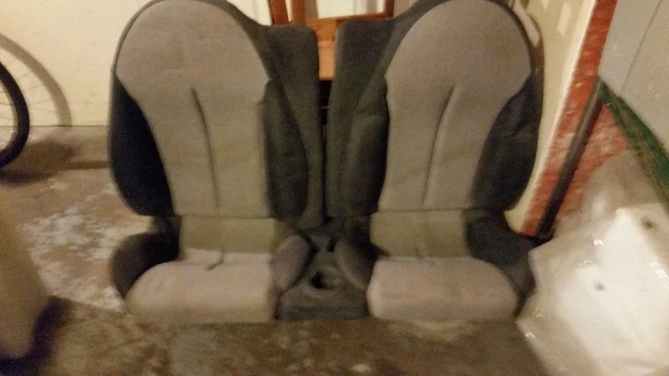 Mercury Cougar 1999 cupé asientos traseros negros y grises Foto 1 de 4