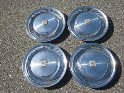 Tapacubos originales de 1974 a 1976 Cadillac Fleetwood cupé Deville cubiertas de rueda Foto 1 de 4