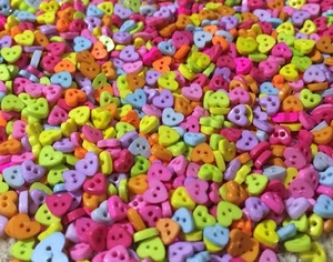 200 pcs mini colorful heart buttons 2holds Embellishments size 5mm No 9 - Picture 1 of 1
