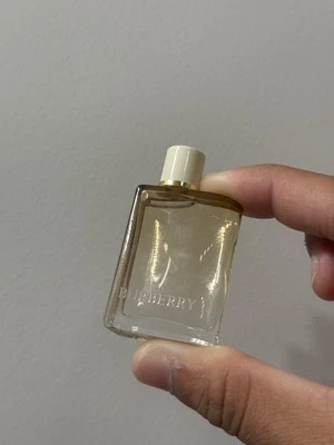 Mini perfume Burberry London 0,16 oz Foto 1 de 2