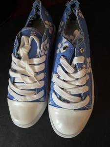 Neu Periwinkle White Daisy Sneakers mit rauen Kanten Damengröße 7,5 bis 8 - Bild 1 von 5