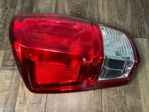 Toyota OEM Left Tail Light 2016–2023 Tacoma Driver Side Rear Lamp - Bild 1 von 7