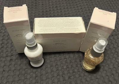 Lote Mary Kay Timewise (barra limpiadora 3 en 1 5 oz + solución día/noche 1 fl oz) Foto 1 de 4