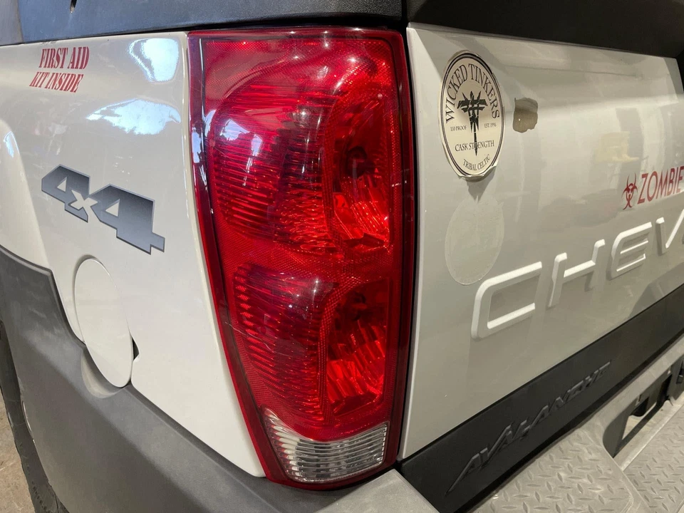 2002 - 06 Chevy Avalanche 2500 водитель LH левый тормозной фонарь задняя лампа * (царапины) - Изображение 1 из 1