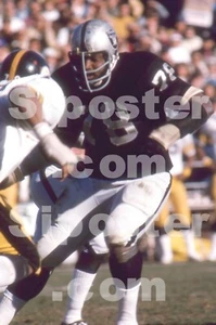 1977 ART SHELL Oakland Raiders Poster Sports NFL Action Photo 16x24 inches - Picture 1 of 1
