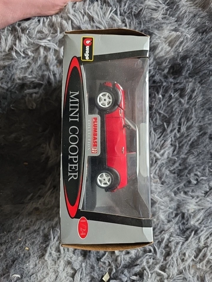 BURAGO MINI COOPER 2000 RED WHITE ROOF BOXED 1:18 - Image 1 of 1