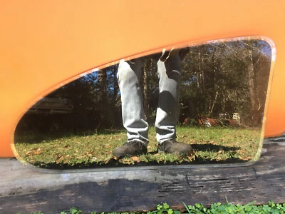 Volkswagen Super Beetle 1972 ventana trasera derecha Foto 1 de 4