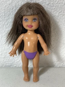 Mattel - Bambola Kelly della sorellina di Barbie - bruna, occhi viola - Foto 1 di 7
