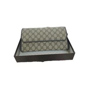 Gucci GG Supreme Travel Clutch - Picture 1 of 4