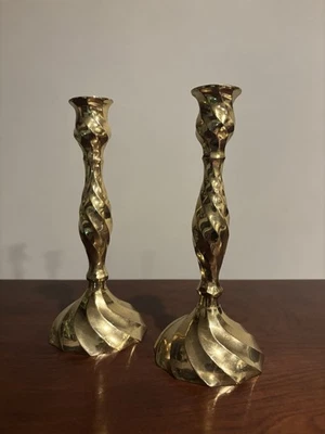 "Par de candelabros cónicos remolino de latón vintage de 8"" de alto ~ decoración artística retro 👀" Foto 1 de 4