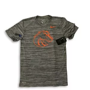 NUEVO CON ETIQUETAS Nueva Camiseta Pequeña Boise State Broncos Nike Dri-Fit Velocity Viaje Talla - Imagen 1 de 1