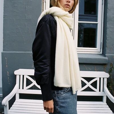 Bufanda blanca Zara nueva sin etiquetas Foto 1 de 4