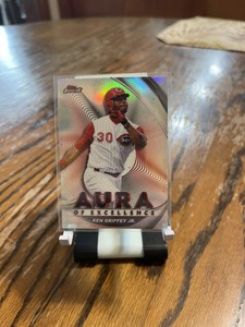 2022 Topps Finest - Ken Griffey Jr. - Aura of Excellence Refractor SP REDS 