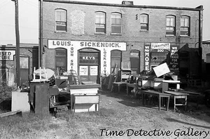 Louis Sickendick Thrift Shop, Muskogee, Oklahoma - 1939 - Vintage Photo Print - Bild 1 von 1