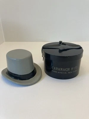 Antigo 1950 Mini Vendedor Amostra Plástico Caixa de Chapéu Cavanagh com Top Hat Cerâmico - Imagem 1 de 4