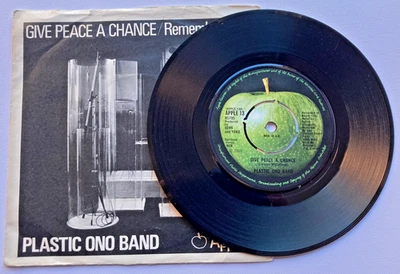 JOHN LENNON "GIVE PEACE A CHANCE" UK PRESS + BOTH CATALOGUE NUMBERS IN PIC SLV - Image 1 of 4