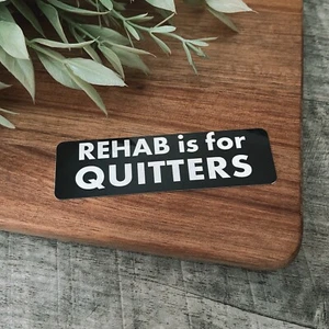 Casco de parachoques Rehab Is For Quitters pegatina Har Hat - Imagen 1 de 1