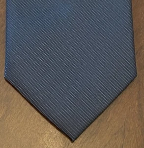 Van Heusen Blue 97% Polyester 3% Nylon Men’s Neck Tie Made In China - Picture 1 of 9