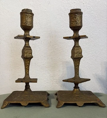 COPPIA DI CANDELIERI CANDELABRI IN BRONZO RICCAMENTE DECORATI, INIZIO 1900 - Immagine 1 di 4