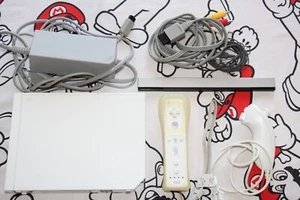 CONSOLA NINTENDO WII BLANCA CON CABLES Y MANDO FUNCIONANDO PAL ESPAÑA - Imagen 1 de 6