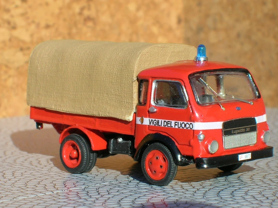 IV MODEL FACTORY 87/20 OM LUPETTO-LEONCINO POMPIERI CASSONE CON TELO  HO 1:87 - Immagine 1 di 4