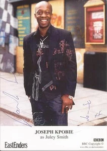 EASTENDERS * JOSEPH KPOBIE 'JULEY SMITH 'JULES' FIRMADO 6x4 PROMOCIÓN/FOTO + CERTIFICADO DE AUTENTICIDAD  - Imagen 1 de 1